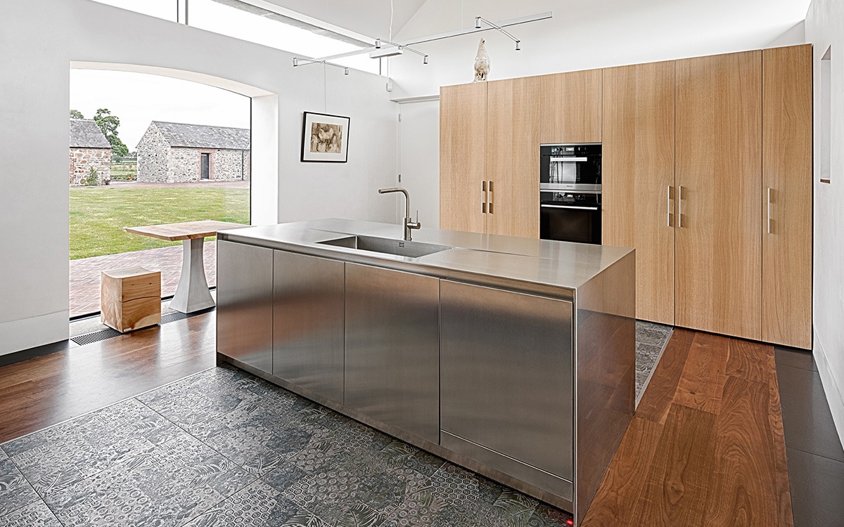 Progetto Wicklow Fogliarini: residenza privata in Irlanda con arredamento completo, cucina bulthaup e arredi iconici B&B Italia e Riva 1920.